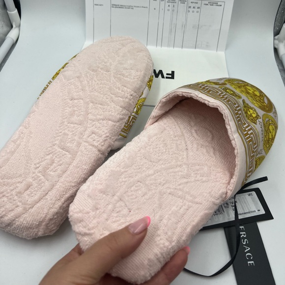 VERSACE MEDUSA AMPLIFIED SLIPPERS 🩰 - Picture 9 of 12
